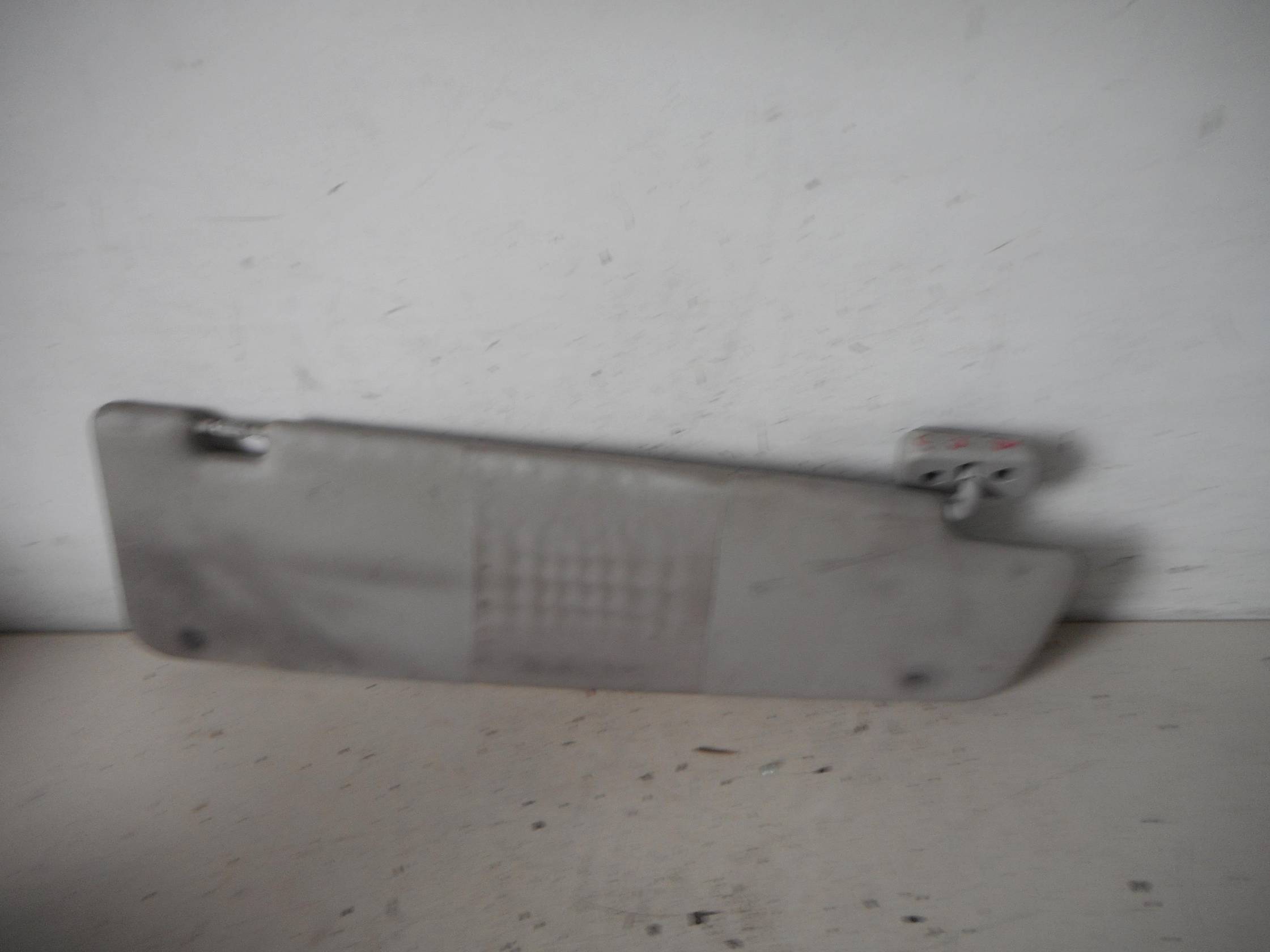 Aletta parasole parabrezza dx.